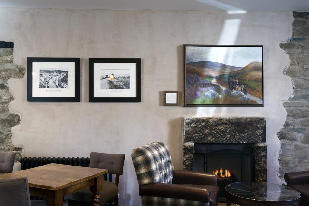 The White Hart Hotel Wetherspoon Okehampton Exterior photo
